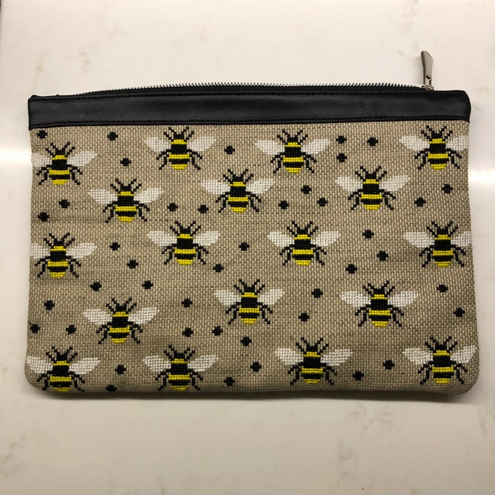 NWOT Cross-stitch BEE clutch 🐝 Handmade